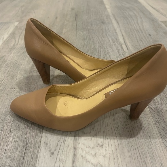 Ecco Shoes - ECCO Tan Leather Heels with Rounded Toe and Medium Heel size 38/7.5